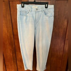 Levi’s Classic Crop Light Blue Jeans
